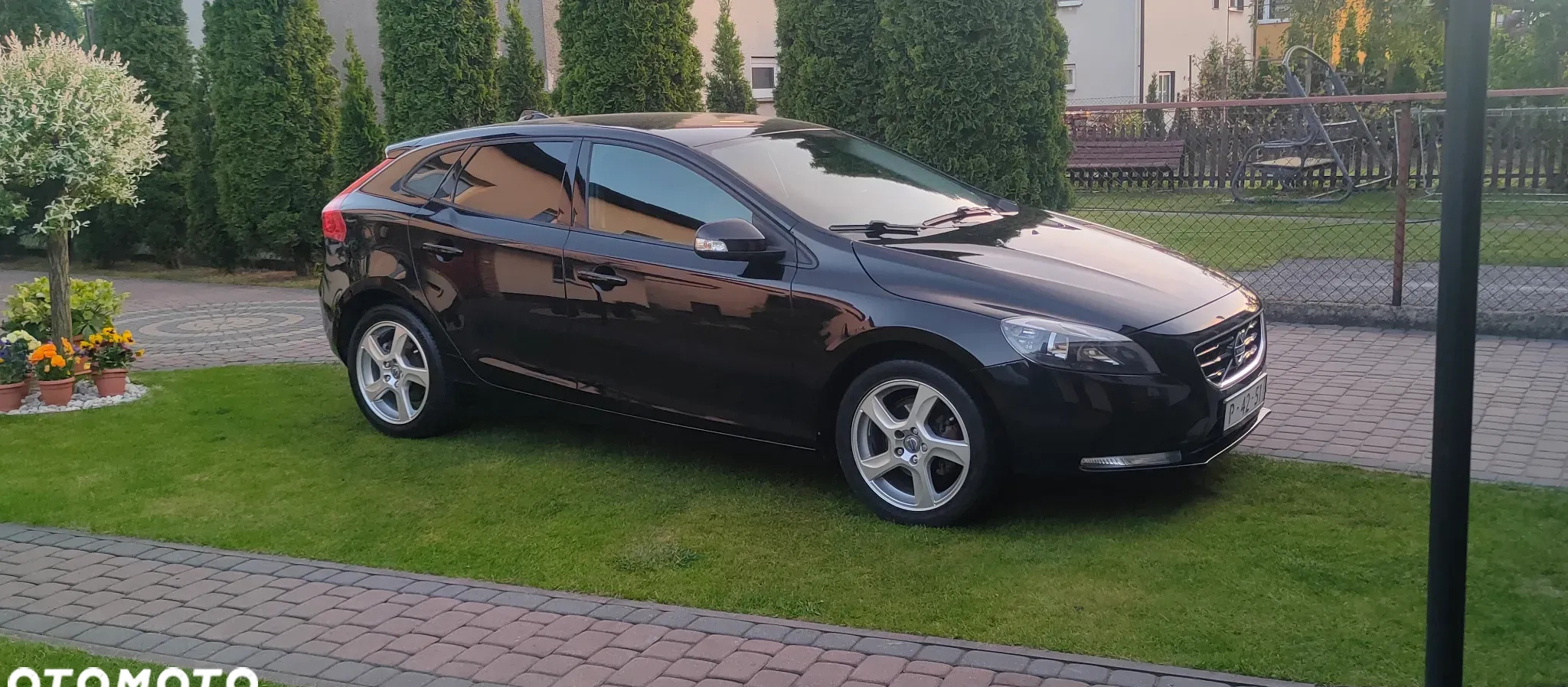 Volvo V40 cena 32900 przebieg: 208000, rok produkcji 2012 z Otmuchów małe 277
